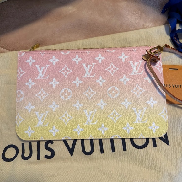 Louis Vuitton Gradient Pink & Yellow Tote & Wristlet BUNDLE, NEW!! 🌸 MAKE OFFER - Picture 14 of 15